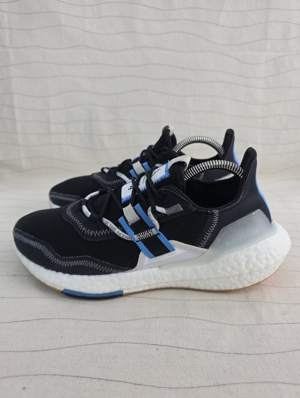 Adidas Womens Ultraboost 22 Parley Black Blue White Running Shoes HQ6533 Sz 7.5 - Picture 2 of 11